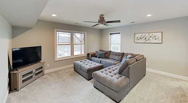 River-view Deck & Hot Tub! Minutes To Downtown 3 Bedroom Home