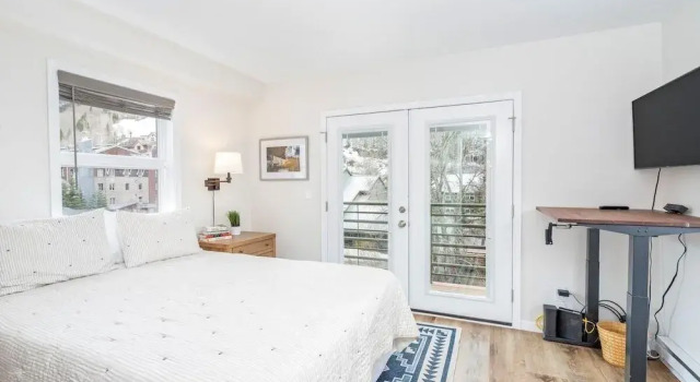 Cloud Nine! Near Chair 7, Top Floor On River + Hot Tub 1 Bedroom Condo by RedAwning