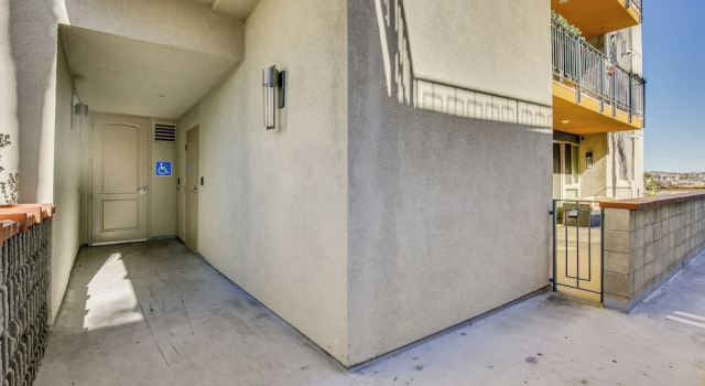 By Seaport Village and Navy Base! Chic Condo with Pool, Rezervasyon Otel National City San Diego Metropolitan Area