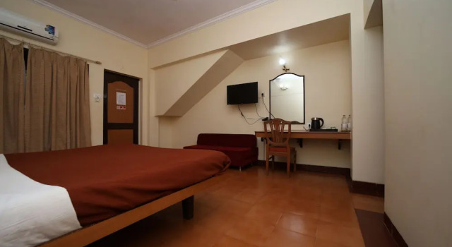 Номер Deluxe Gujarat Bhavan Hotel