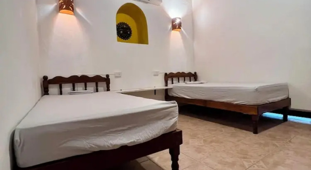 Кровать в общем номере Hostal Patio Nomada