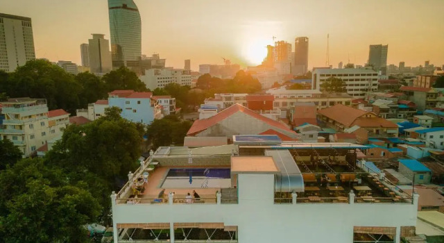 Кровать в общем номере Pooltop Phnom Penh