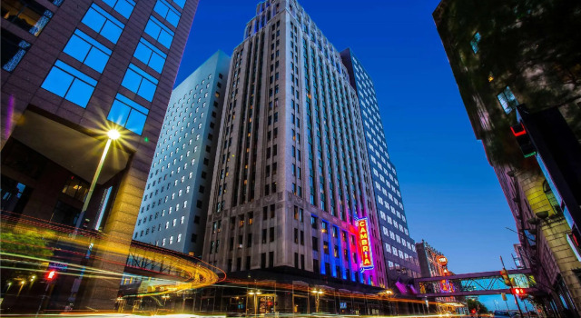 Полулюкс Renaissance Saint Elm Dallas Downtown Hotel