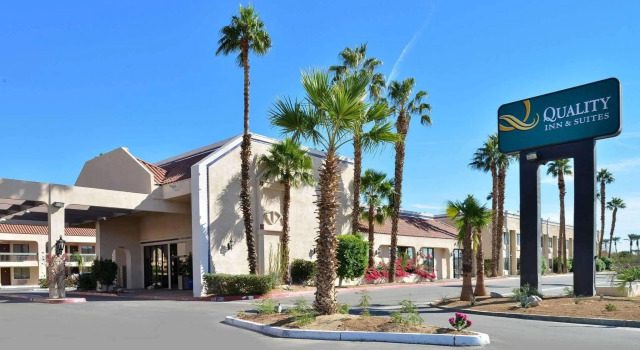 Двухместный полулюкс Отель Signature Inn