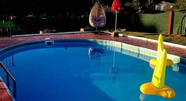Alojamiento Entero Con Piscina Y Jardin., Rezerwuj Hotel Hotele w Orense z basenem, Basen