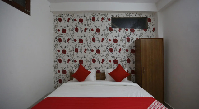 OYO 44400 Retreat Inn, Забронировать Отель Patparganj Нью-Дели