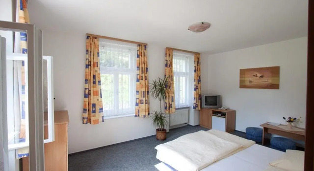 Familienhotel U Wolfu, Rezerwuj Hotel Chrastava Jizera Mountains