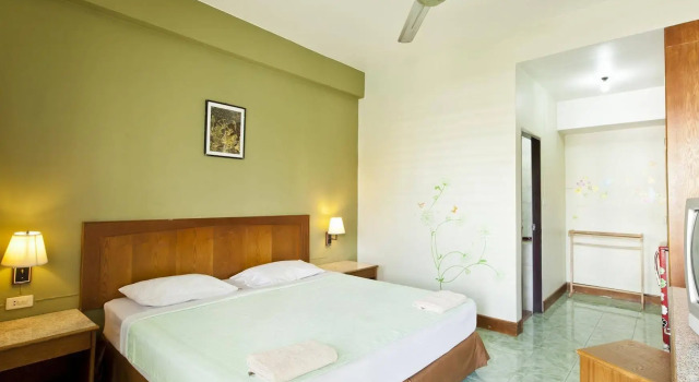 Baan Nitra Guesthouse, Забронировать Отель Патонг-Бич остров Пхукет