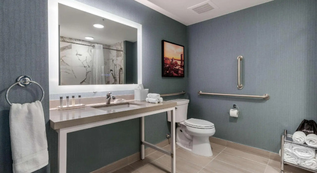 Четырёхместный люкс Cambria Hotel West Orange