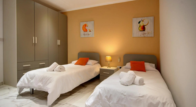 ★ Enjoy Beach & Sea Views in a Modern 3 BR APT ★, Buchen Sie Hotel Hotels & Unterkünfte in Mellieħa, Hotel