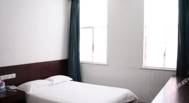 Jining Qinghua Hotel