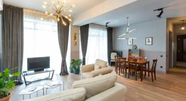 Wehost Apartment pool & gym