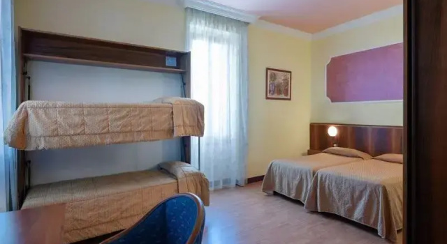 Четырёхместный номер Standard Park Hotel Jolanda