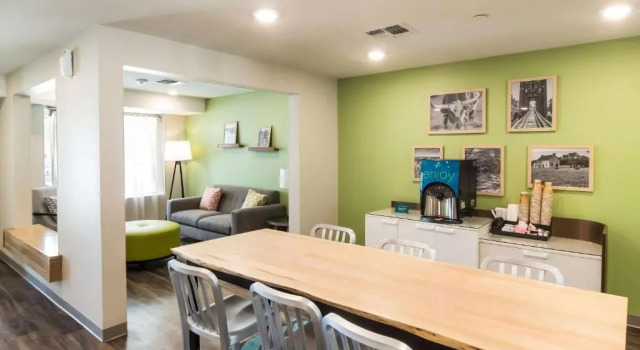 Woodspring Suites Lake Jackson, Varaa Hotelli Lake Jackson Houston