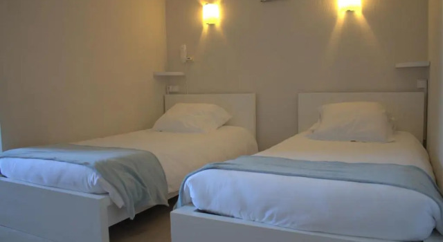 Четырёхместный номер Standard Logis Hôtel Le Clement V