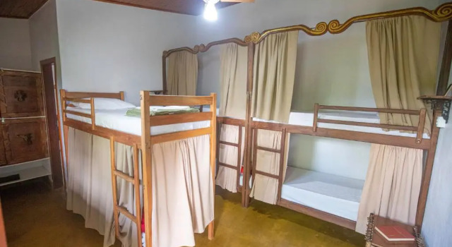 Кровать в общем номере Buddys Hostel & Pousada Alto Paraiso