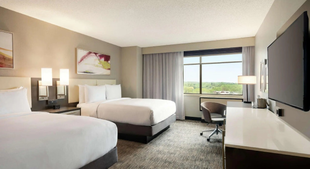 Четырёхместный номер Standard DoubleTree by Hilton St. Paul, MN