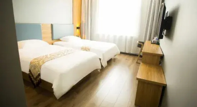Двухместный номер Standard Yijia Business Hotel