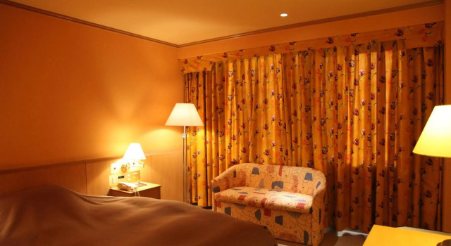 Yuzawa Royal hotel, Book Hotel  