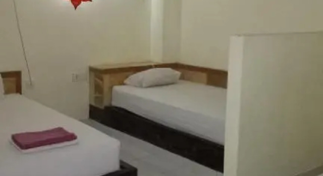 Кровать в общем номере (женский номер) Amed Stop Inn Homestay, Rooftop Restaurant and Bar