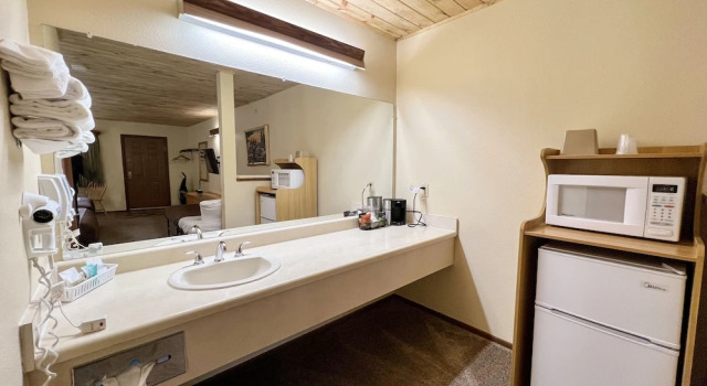 Трёхместный номер Standard с балконом Beartooth Hideaway Inn & Cabins