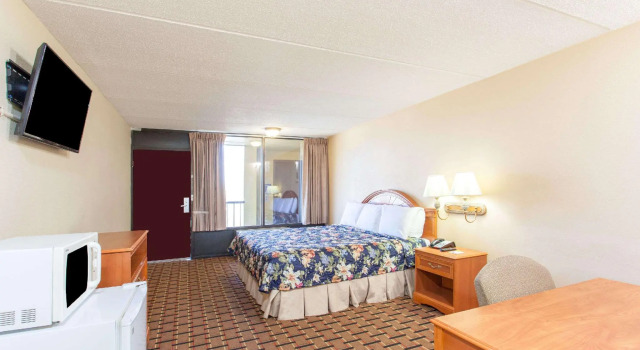 Двухместный номер Standard Clarion Inn & Suites near the Leconte Center Pigeon Forge