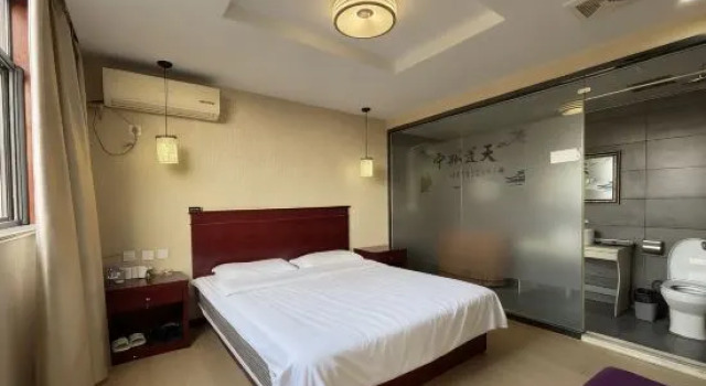 Люкс Premier Wanning Express Hotel (Xinyang City Center Hospital East Campus)