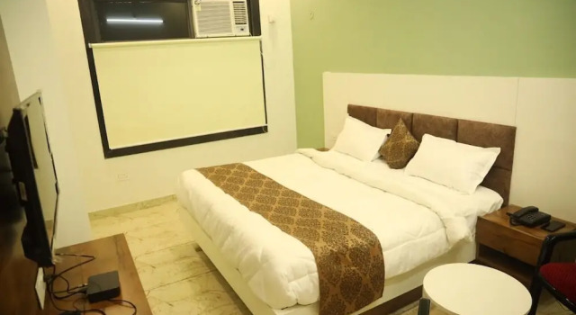Hotel Crown Royal, Забронировать Отель Отели штата Раджастхана с парковкой, Парковка