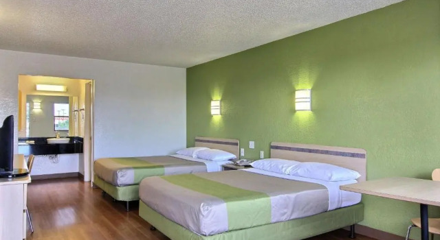 Люкс Deluxe Motel 6 Austin, TX - Central Downtown UT