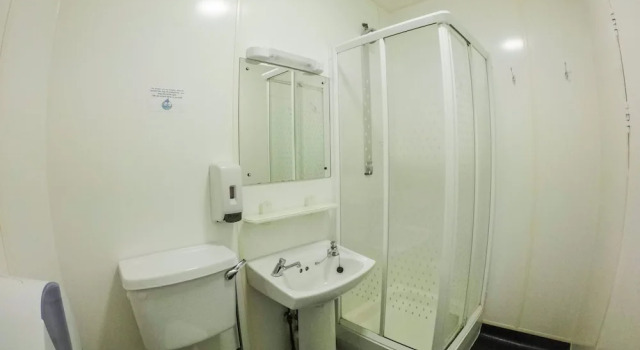 Кровать в общем номере Four Courts Hostel