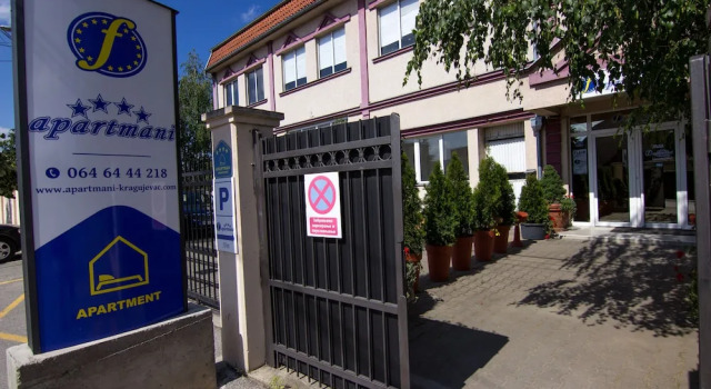 F Apartmani Kragujevac - Luxuary Business Suites, Buchen Sie Pension Kragujevac Zentralserbien