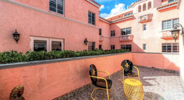 Полулюкс Secret Garden Miami Beach