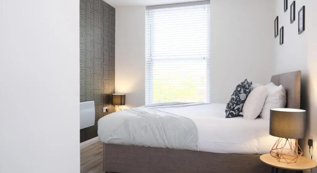 Апартаменты Unique FAMILY&Contractors Apartment with Private Parking + Central Bedford