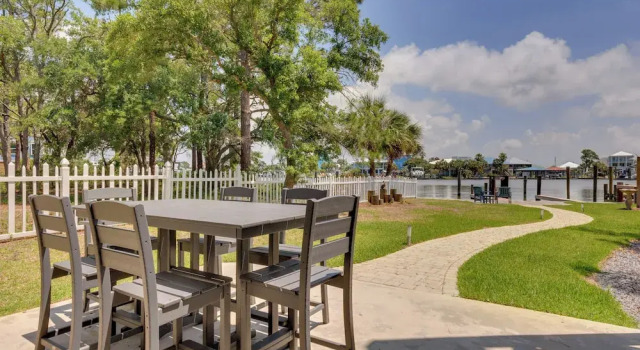 Апартаменты Bayfront Gem Near Fishing in Dauphin Island