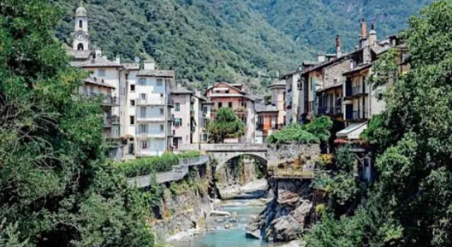 Belcolle, il bello della tranquillità, Book Hostel / Vandrerhjem Chiavenna Lombardiet
