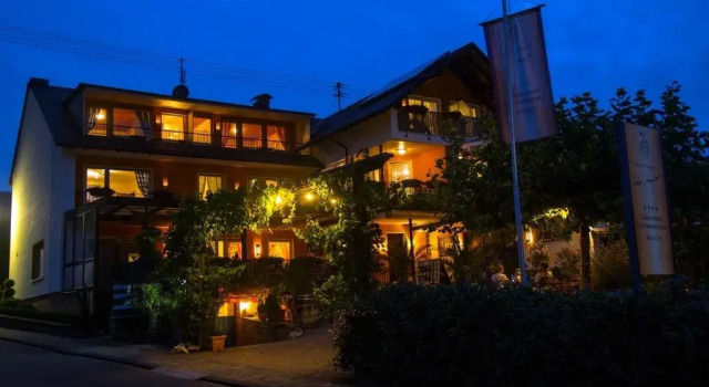 Weingut Knodt-Trossen, Забронировать Отель Трабен-Трарбах Мозель - Германия, 3* 4*