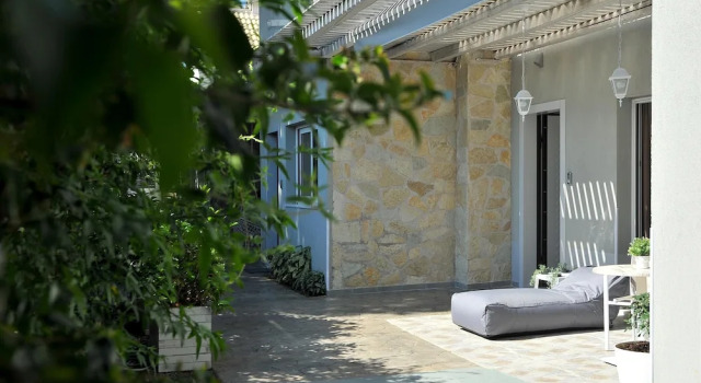 Alekos Suites, Забронировать Отель Луца Спата - Артемида