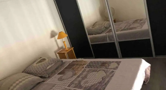 Maison Eden en village Naturiste, Book Hotel Hoteller i Corbières med parkering, Parkering