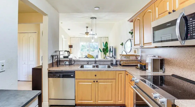 Golf Getaway: Cape Coral Condo 1 Mi to River!, Забронировать Апартаменты/квартира Апартаменты Кейп-Корал, Апартаменты/квартира