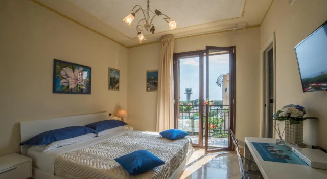 Двухместный номер Deluxe с балконом Airport House B&B