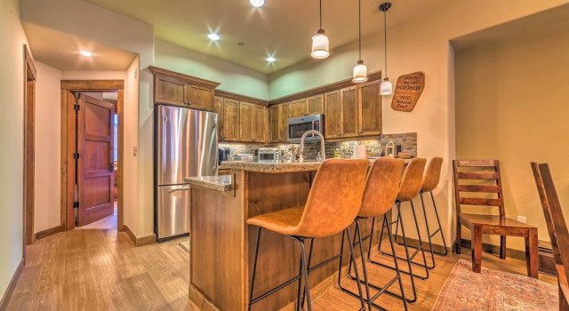 Апартаменты с 3 комнатами Central Mammoth Lakes Townhome ~ 1 Mi to Slopes