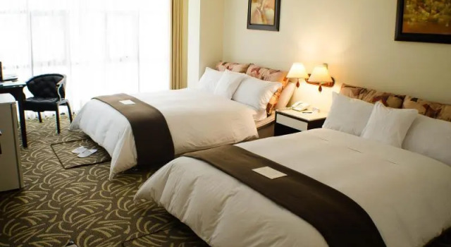 Кровать в общем номере Hotel Nobility