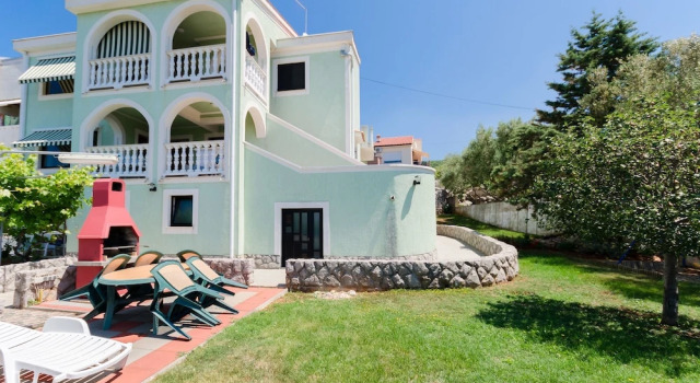 Apartments Diana, Varaa Huoneisto Hotellit Kvarner Islands uima-altaalla, Uima-allas