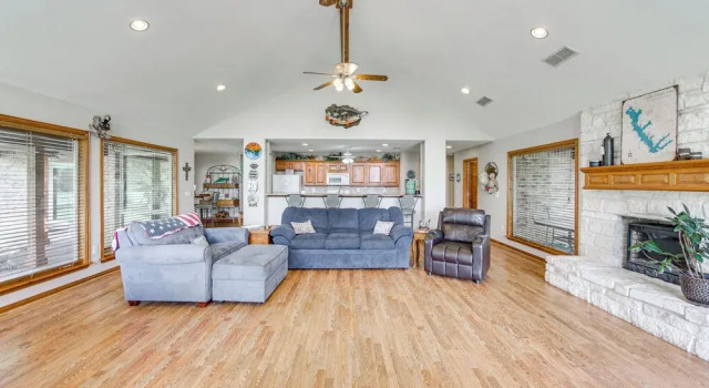 Rhodes Retreat w/ Dock on Cedar Creek Lake!, Boek Vakantiehuis Log Cabin Verenigde Staten