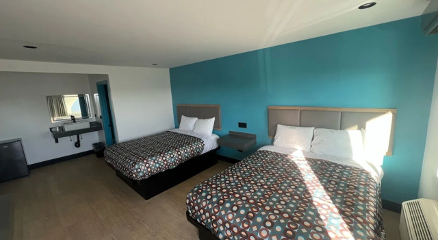 Четырёхместный номер Premium Arlo Motel near LAX, SoFi Stadium