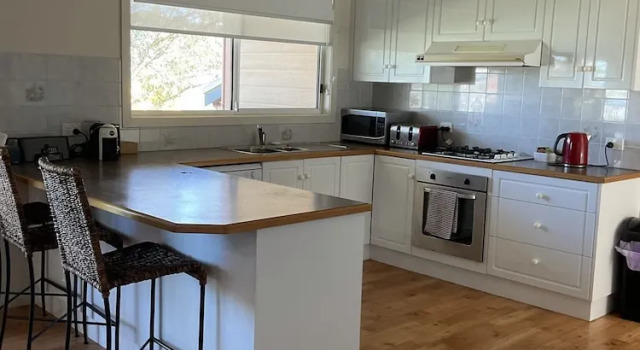 Коттедж 90 Mile Beach House & Villas
