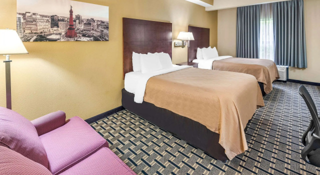 Четырёхместный номер Standard Clarion Inn & Suites Indianapolis Northwest