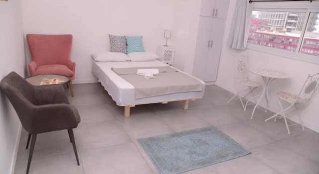 Двухместные апартаменты Cozy Apartment Next To Rothschild