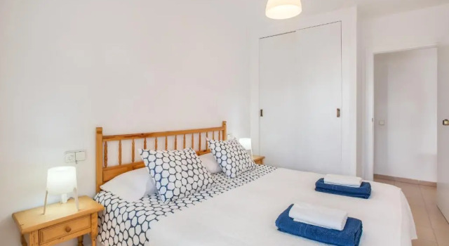 Lets Holidays White Apartment with Terrace, AC & Parking, Near Beach, Prenota Appartamento Hotel a Costa Brava con parcheggio, Parcheggio