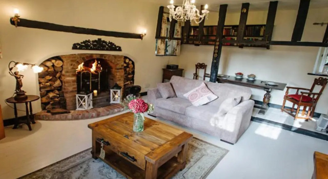 Elizabethan Manor House - Sleeps 2-4 - Parking, Забронировать Отель Отели Англии 3 звезды, 3*